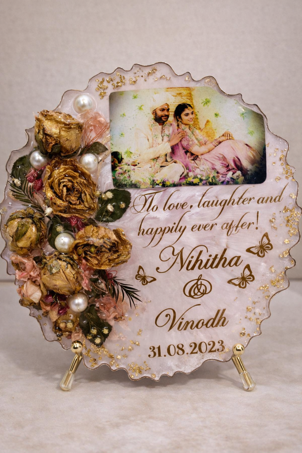 resin-art-frame-with-photo-flowers